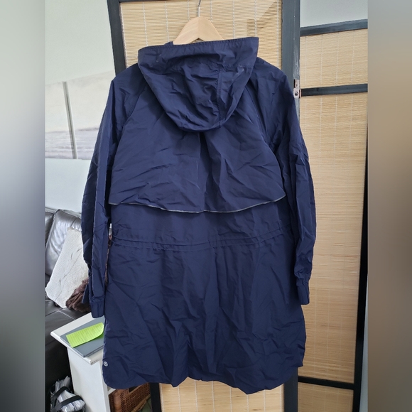 Pack-it-down raincoat - Picture 2 of 5